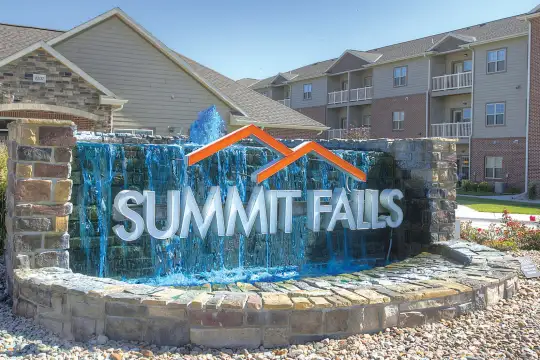 Summit Falls Apartments &Townhomes Photo 2