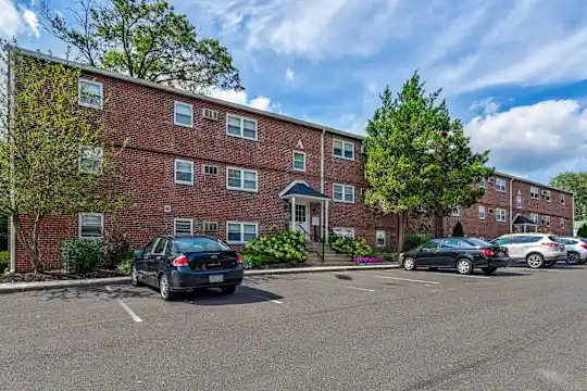 Hickory Hills Apartments Photo 1