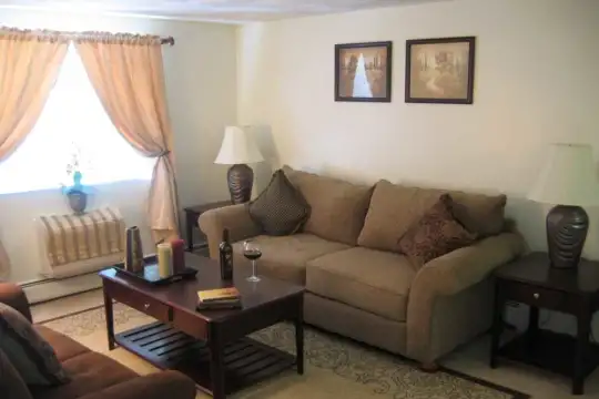 J.E. Furnished Apartments Quincy Photo 1
