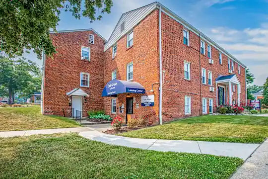 Apartments 21220