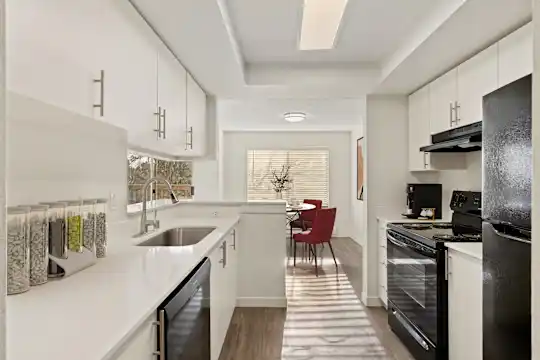 Pointe East Photo 1