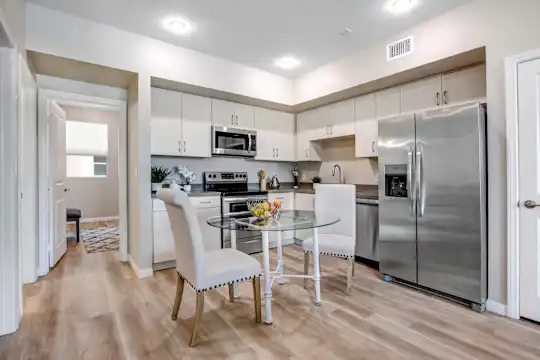 JB Center Apartments Photo 2