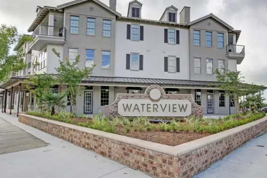 Waterview Luxury Apartments Photo 2