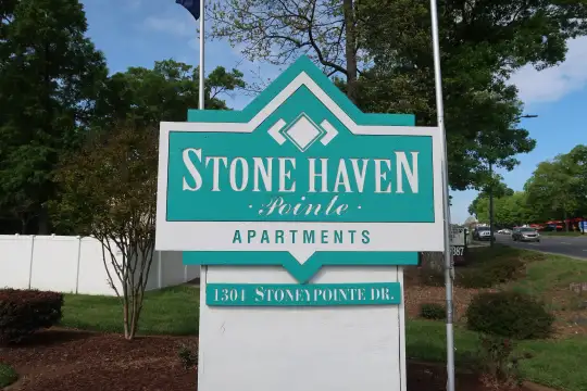 Stone Haven Pointe Apartment Homes Photo 2