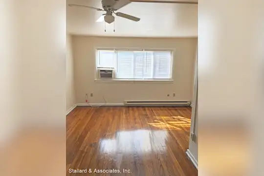 Maple Court Apartments Photo 1