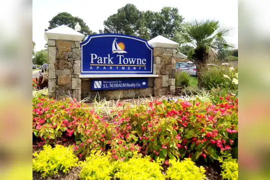 Park Towne Apartments Photo 2