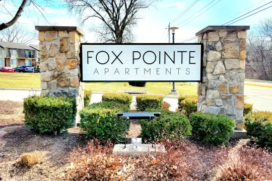 Fox Pointe Apartments Photo 1