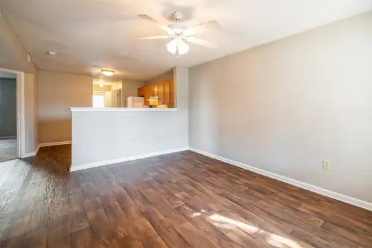 empty room featuring a ceiling fan and hardwood flooring