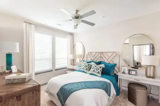 bedroom featuring a ceiling fan
