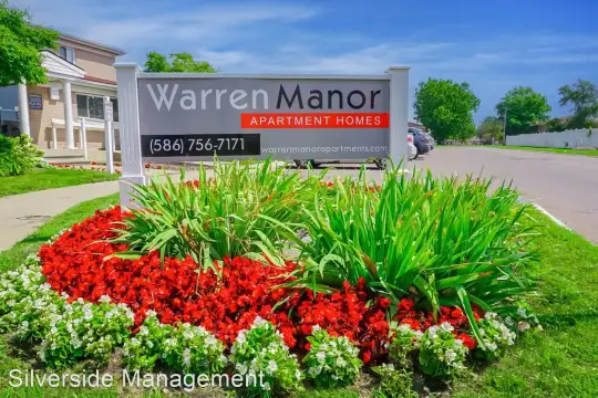Warren Manor Photo 1