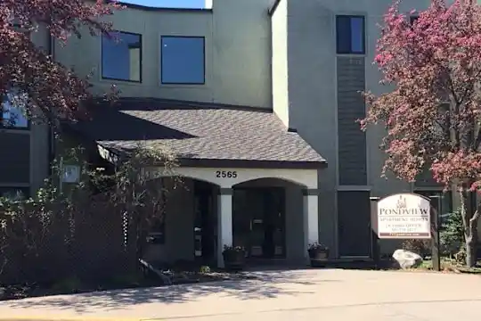 Pondview Apartments Photo 2
