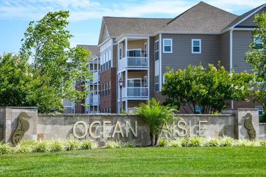 Ocean Aisle Luxury Apartment Homes Photo 2