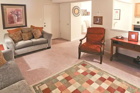 Regency Court Apartments Photo 2