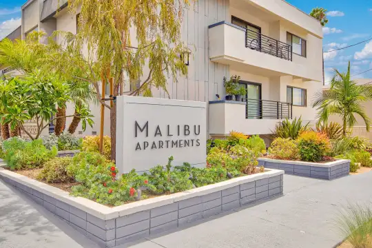 Malibu Apartments Photo 1