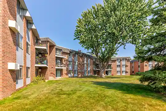 Lake Cove Village Apartments Photo 2
