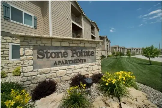 Stone Pointe Apartments Photo 2
