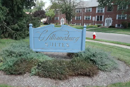 Williamsburg Suites & Garden Apartments Photo 2