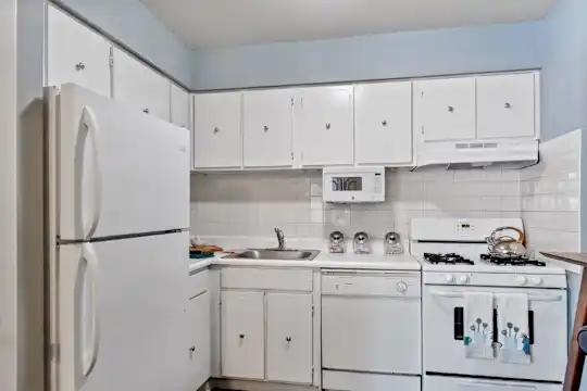 Brookmont Apartment Homes Photo 1