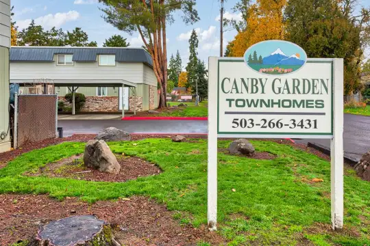 Canby Garden Townhomes Photo 1