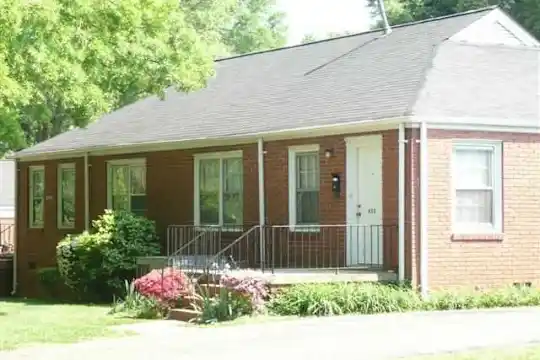 Sedgefield Apartments Photo 2