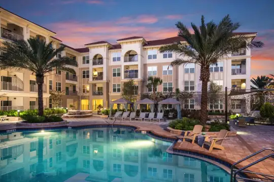 USA: Swimming pool, drinks and palm trees in Jacksonville