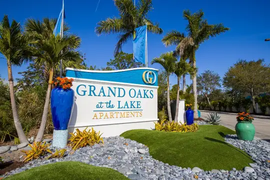 Grand Oaks At The Lake Photo 1