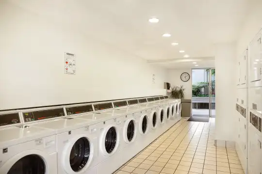 laundry room with tile flooring and independent washer and dryer