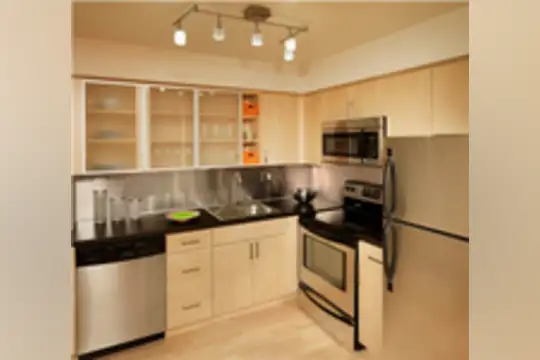 kitchen featuring hardwood flooring, stainless steel appliances, and range oven