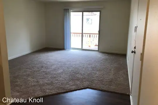 Chateau Knoll Apartments Photo 2