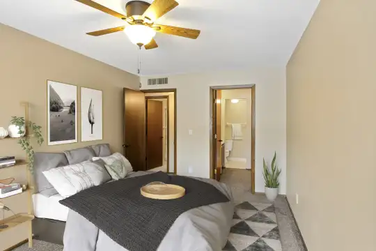 bedroom featuring carpet and a ceiling fan