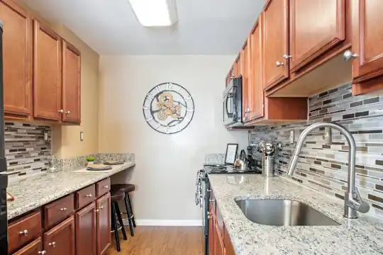 Montgomery Manor Apartments & Townhomes Photo 1