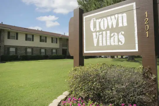 Crown Villas Apartments Photo 1