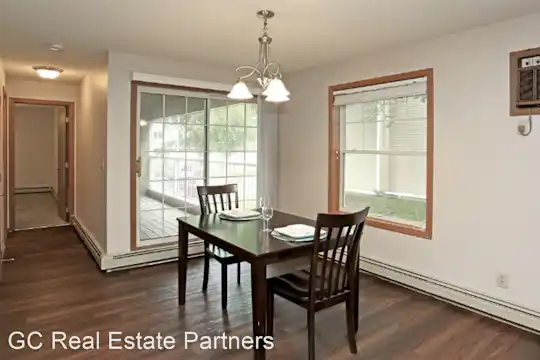 Wedgewood Apartments Photo 2