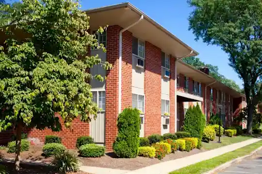 Versailles Apartments Photo 2