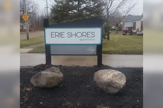 Erie Shores Apartments Photo 1