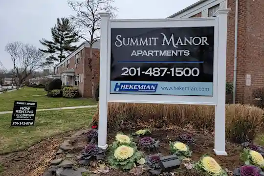 Summit Manor Photo 1