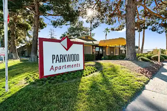 Parkwood Apartments Photo 1