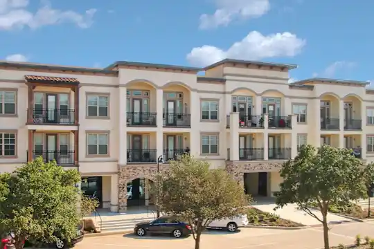 Avalon Lakeside Photo 1