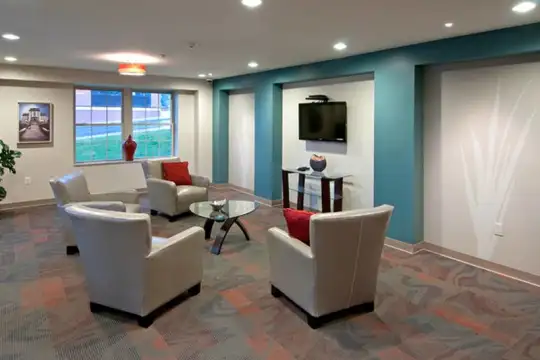 College Suites at City Station South Photo 2