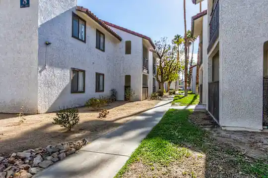 Las Brisas Apartments Photo 2