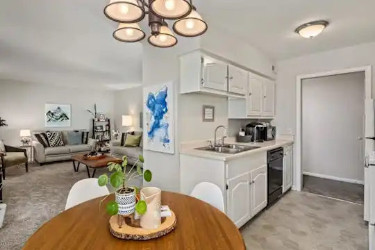 12 South Magnolia Photo 1
