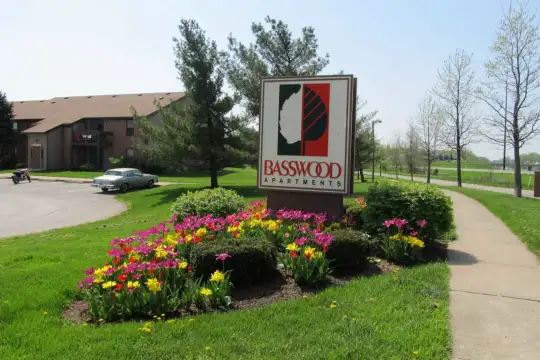 Basswood Apartments Photo 2