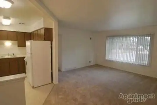 Fernwood Apartments Photo 2
