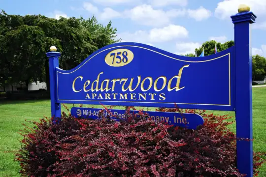 Cedarwood Apartments Photo 2