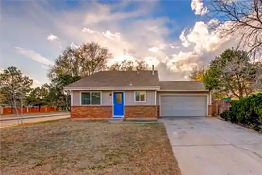 2390 Middleton Ct Photo 2