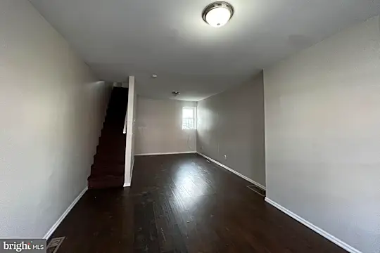 5546 Bloyd St Photo 2