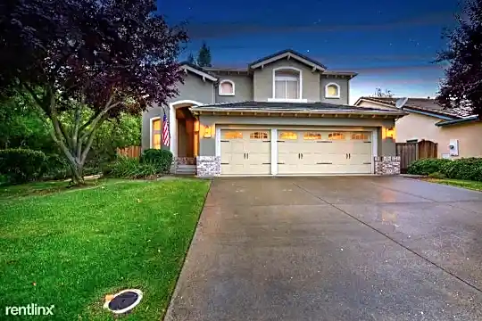 3212 Camelot Dr Photo 2