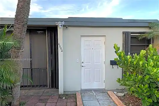 6502 Miami Lakes Dr #6502 Photo 2