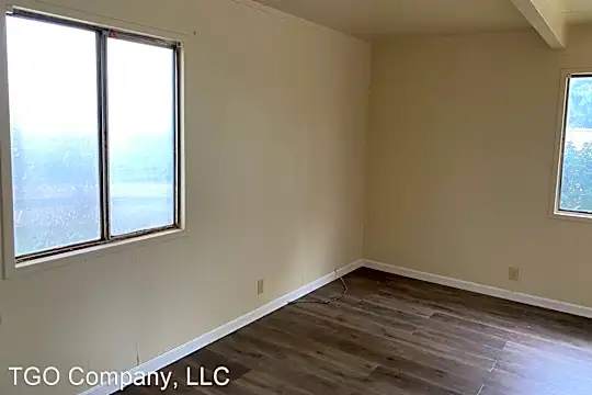 450 Jayne St Photo 2