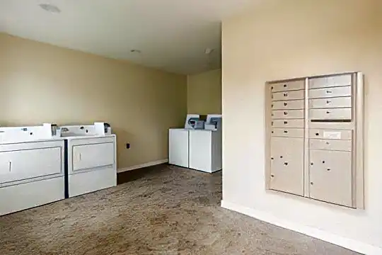 202 Hegler Ln Photo 2